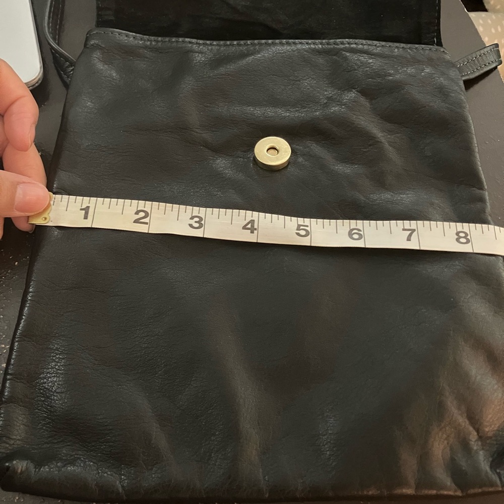 Breezy Mountain Leather Crossbody Black Bag - Picture 10 of 12
